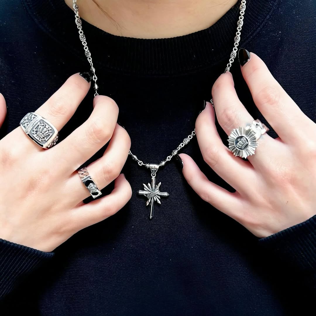 EVER-CROWNED Ring