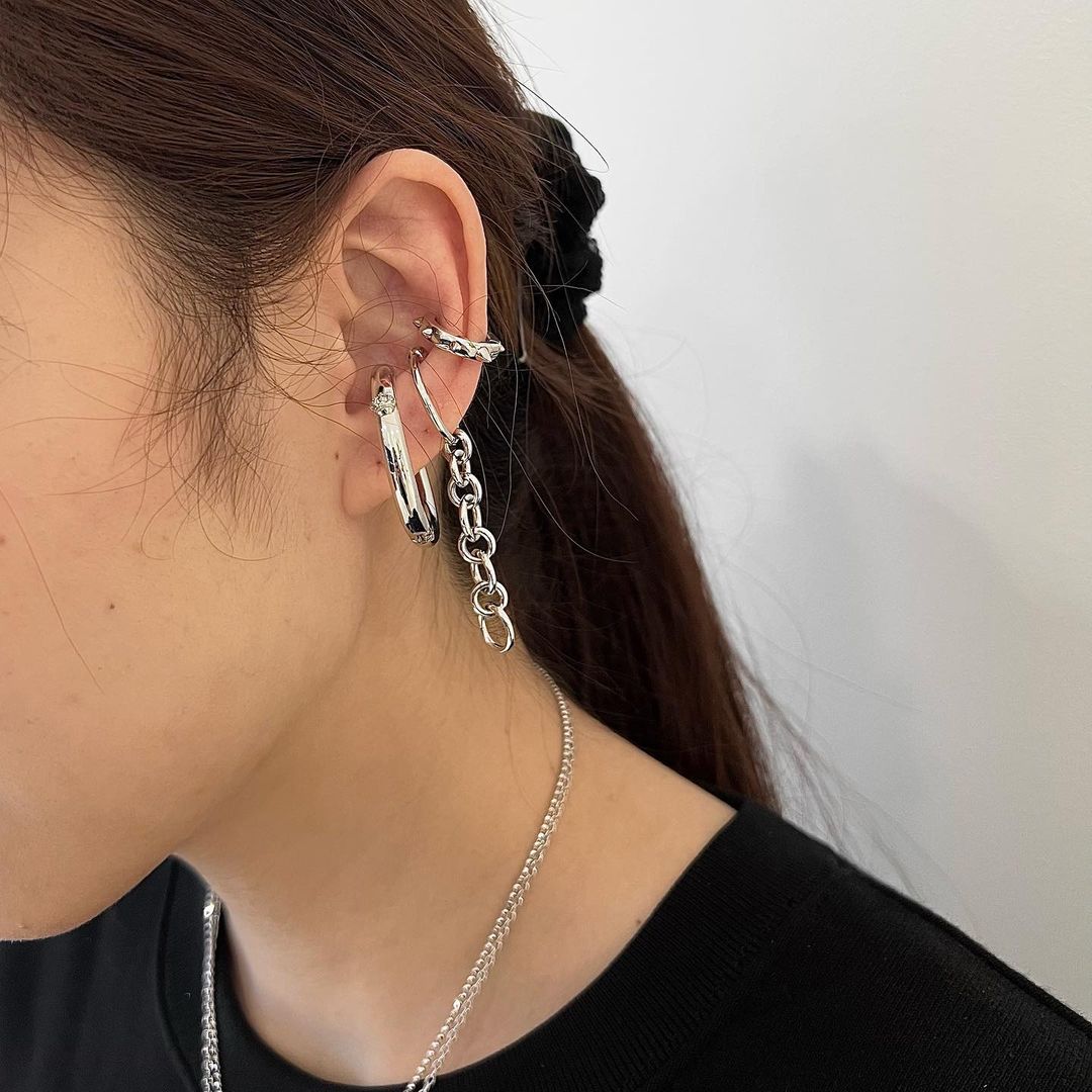 REVOLT イヤーバイト