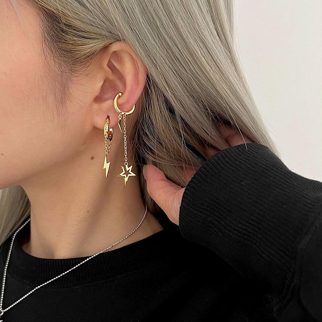 CHAINED TINY FLASH ピアス