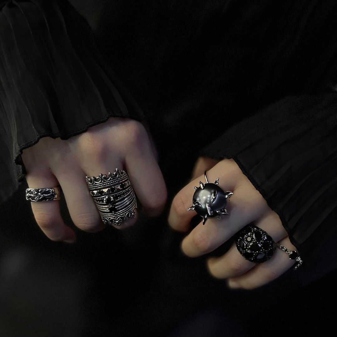 QUEEN OF NOISE リング