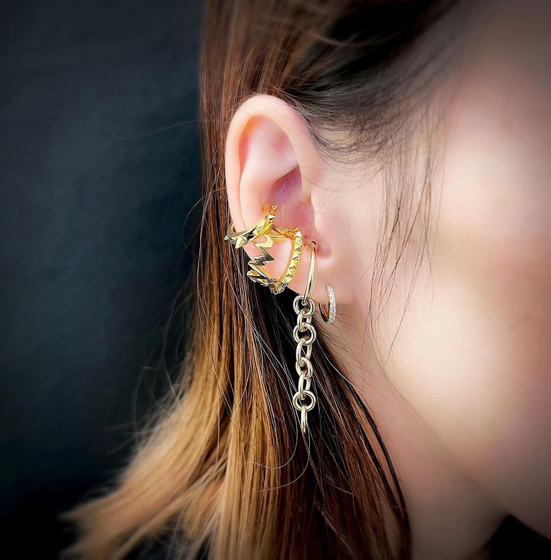 REVOLT イヤーバイト