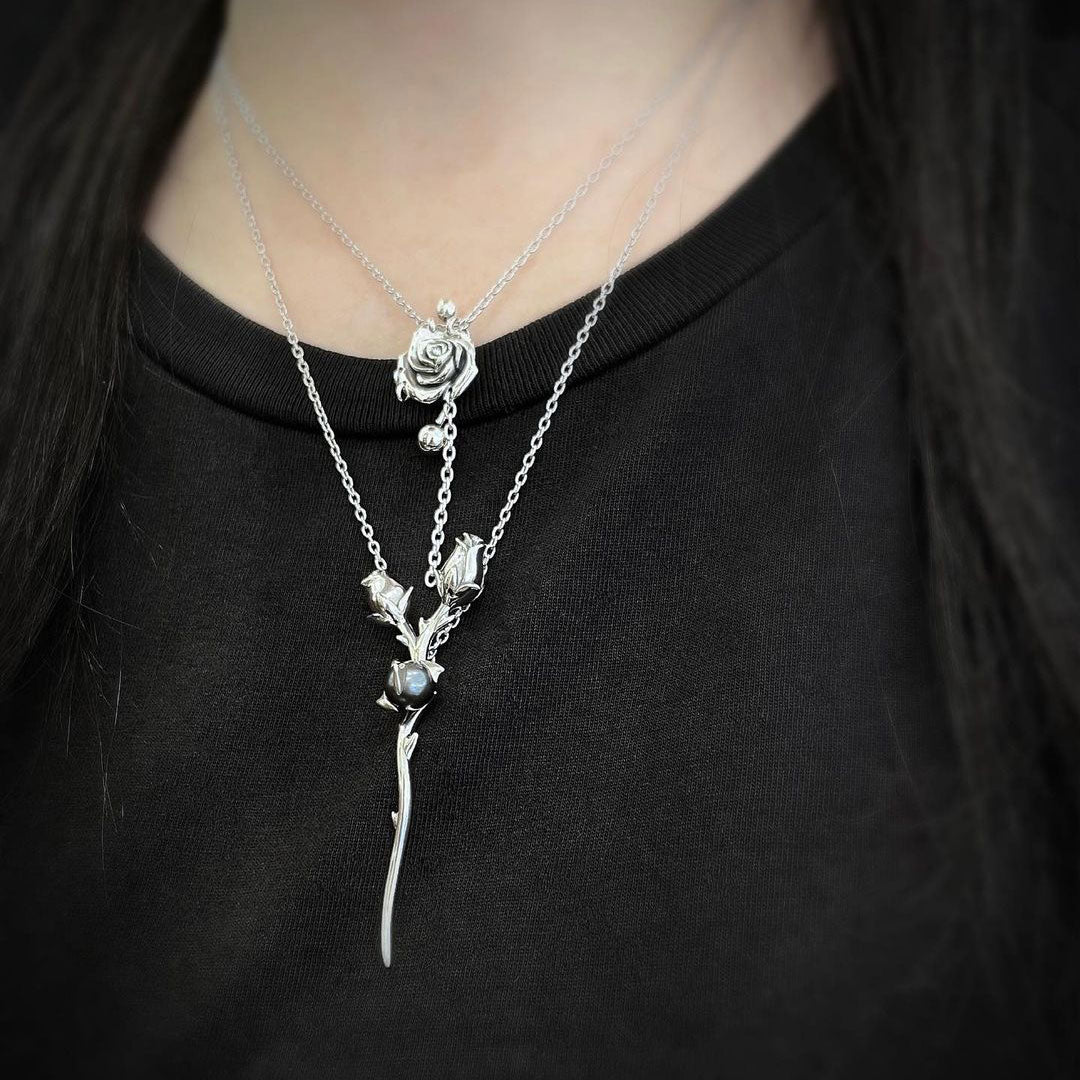 HOLY ROSES ネックレス