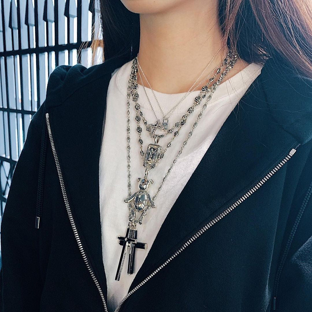 MAGNIFIQUE CROSS ペンダント