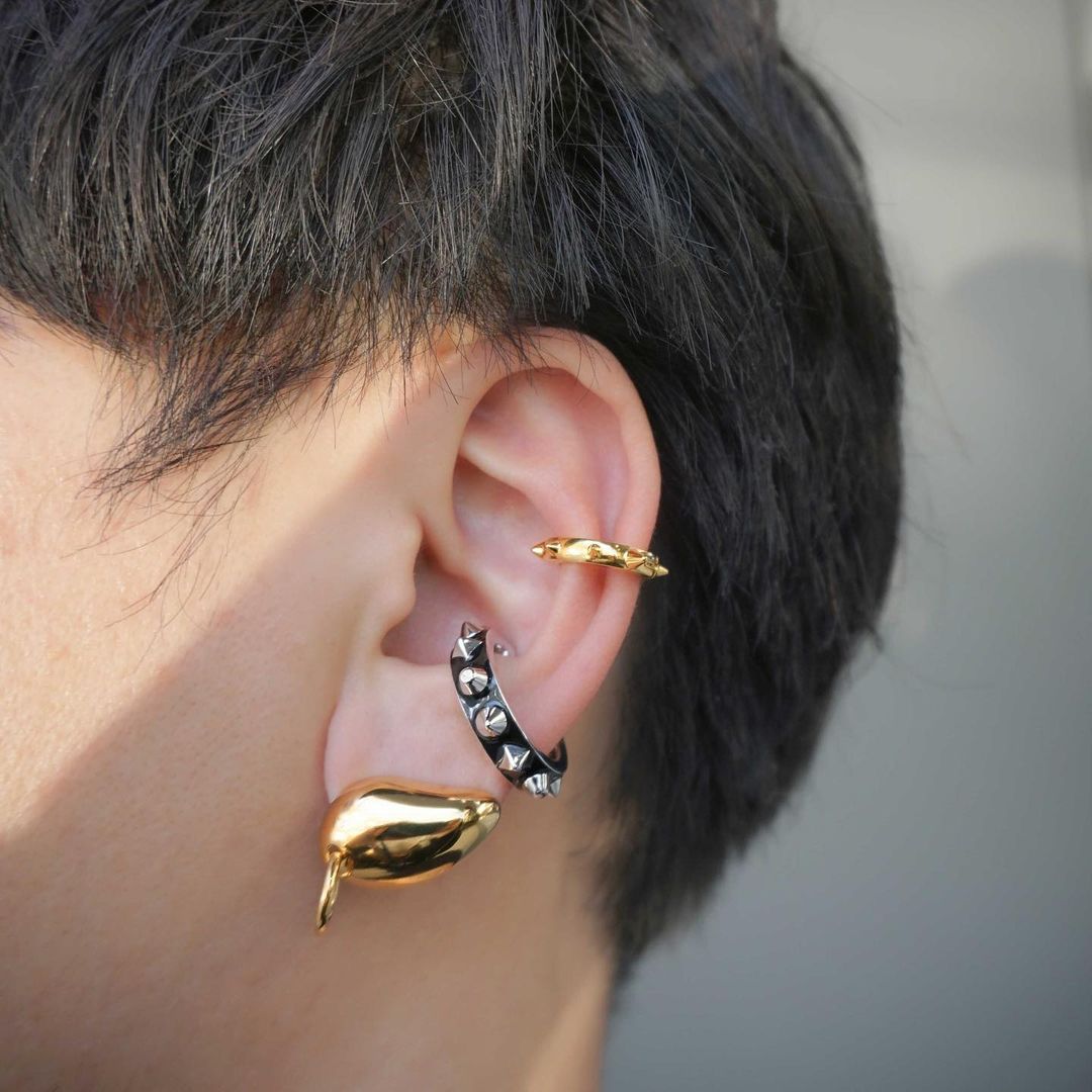 REVOLT イヤーバイト